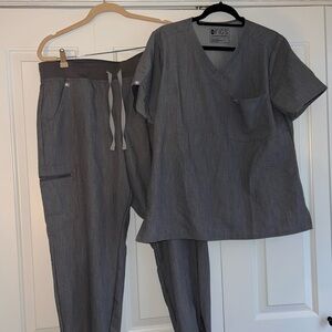 FIGS Charcoal Scrub Ensemble